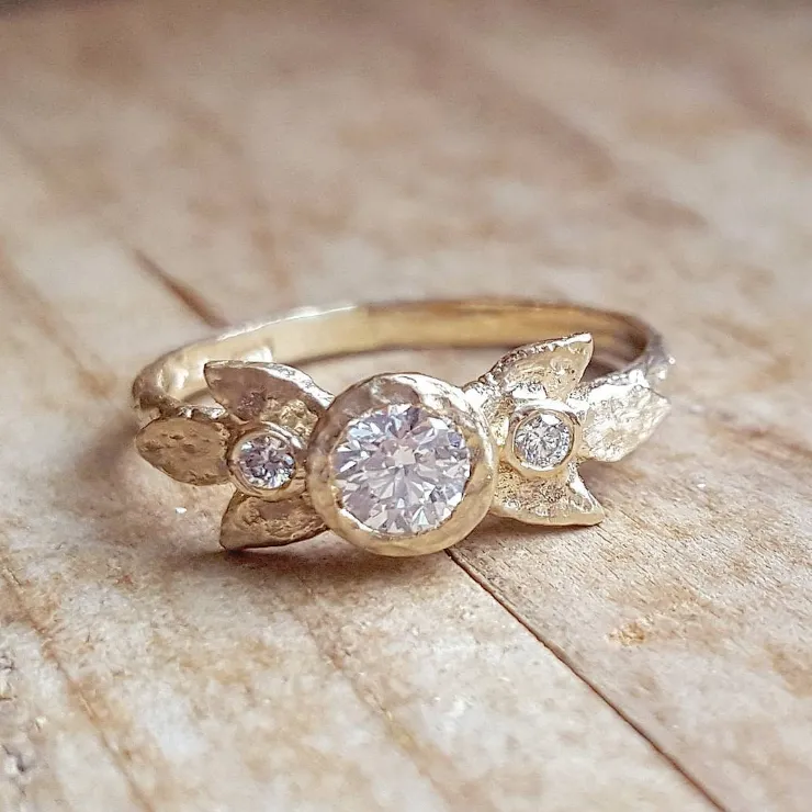 14ky Amid the Leaves with Diamond Dew Drops Ring
