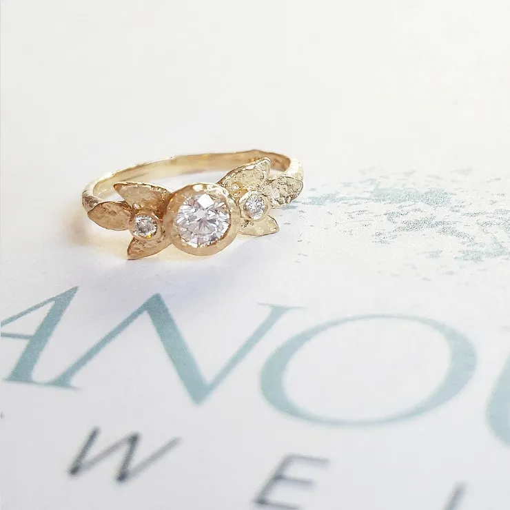 14ky Amid the Leaves with Diamond Dew Drops Ring
