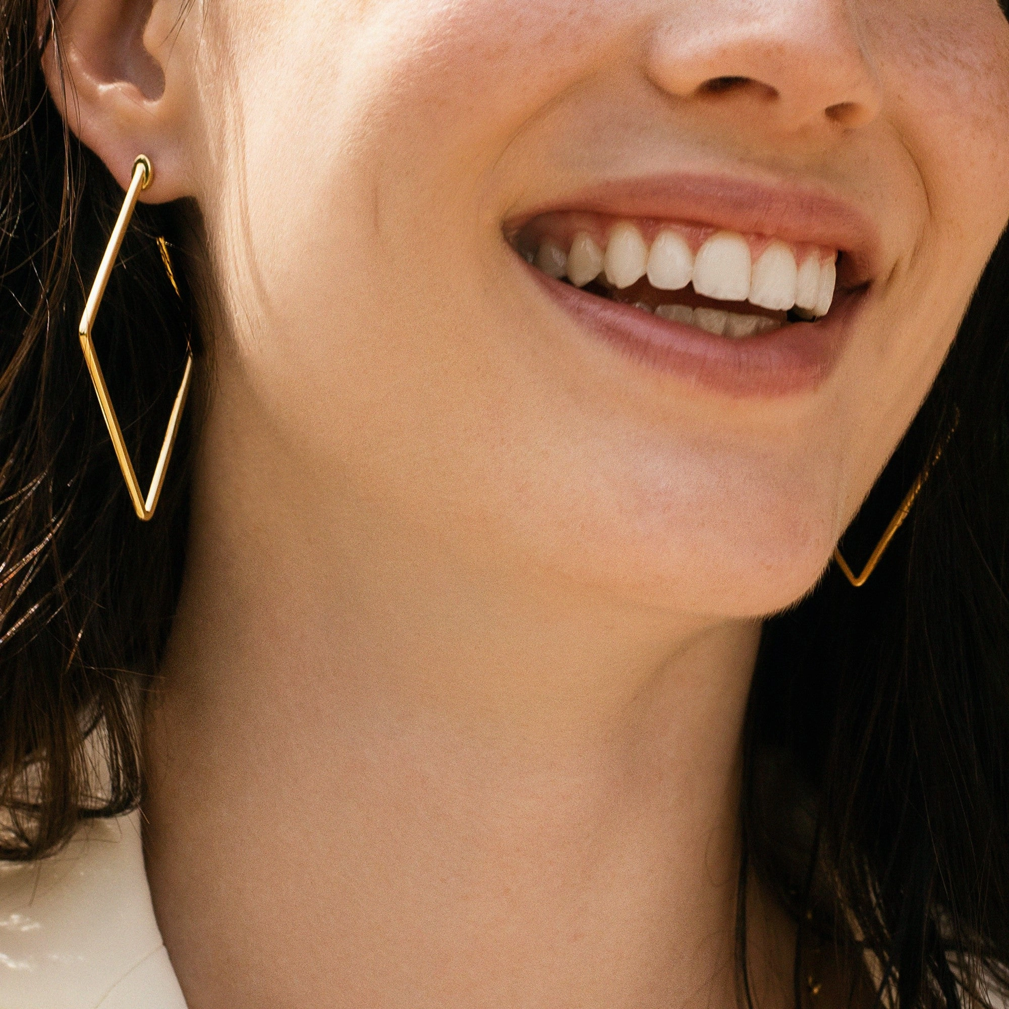 18K YELLOW DESIGNER GOLD SQUARE HOOP EARRINGS