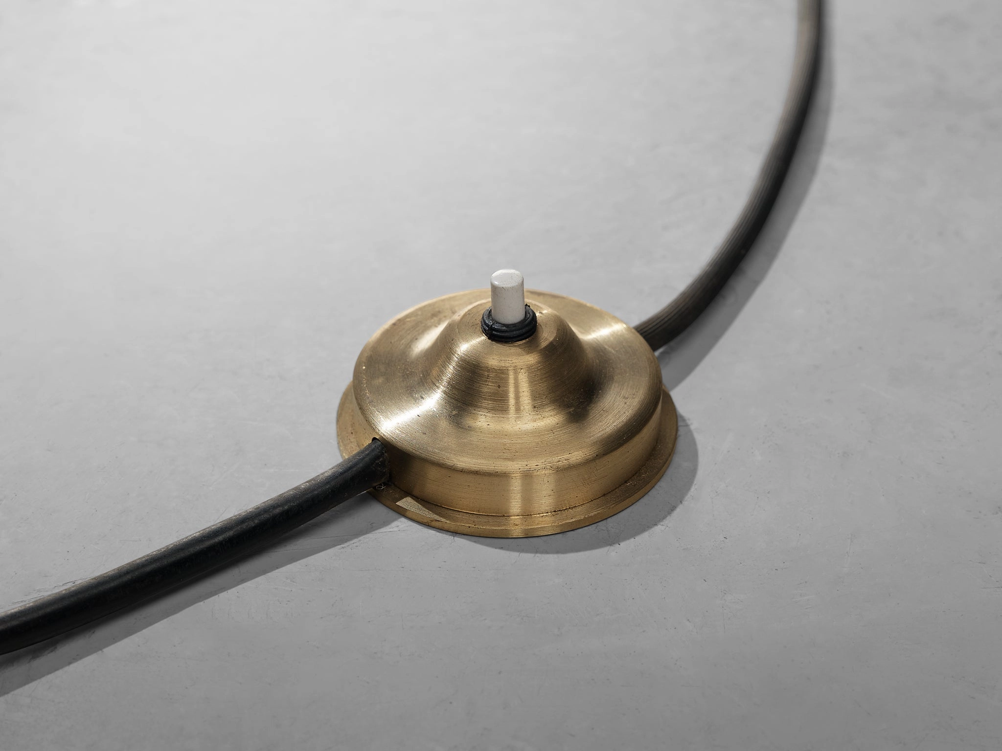 1950s Italian Mid-Century Floor Lamp in Coated Aluminum and Brass