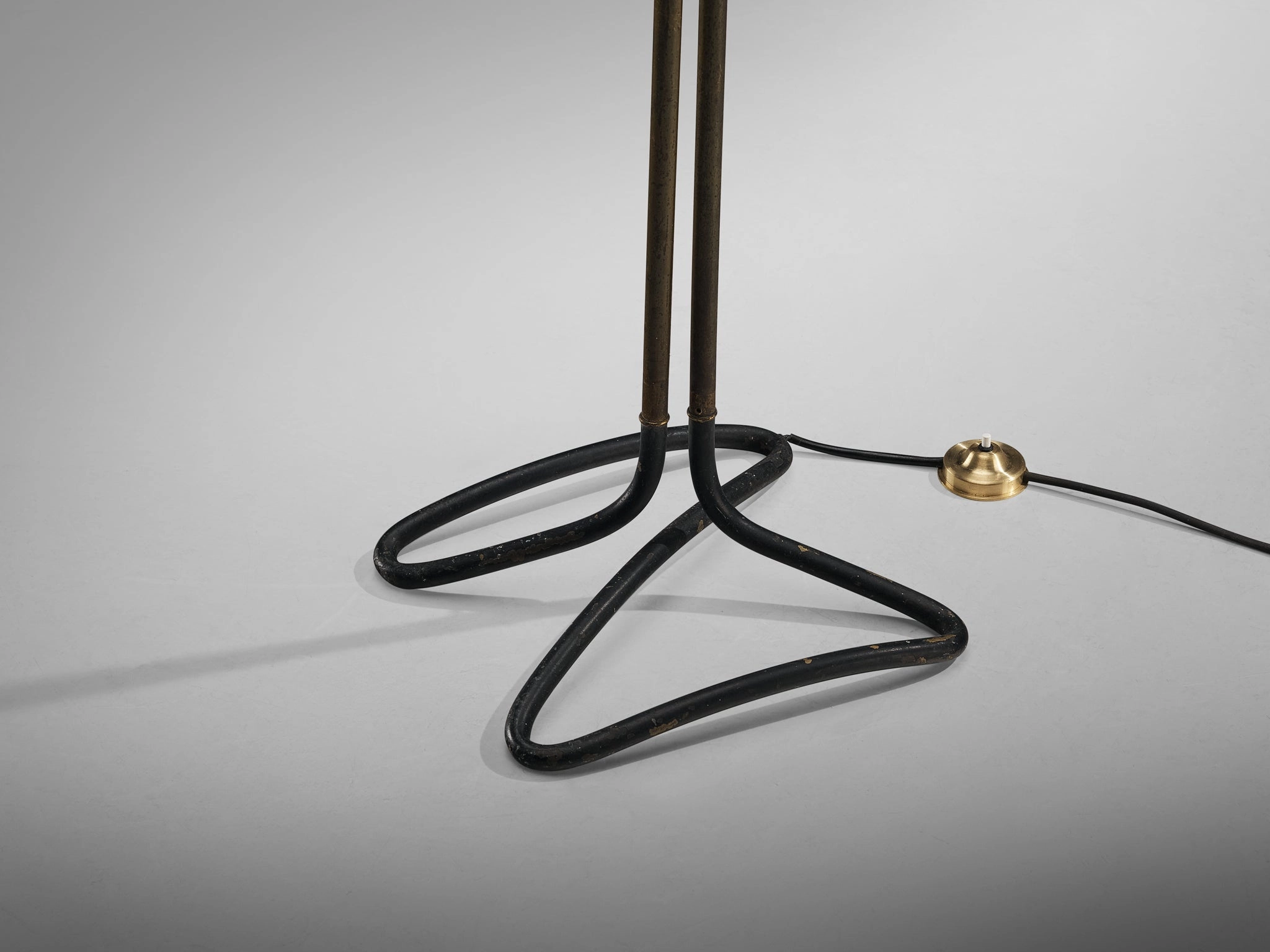 1950s Italian Mid-Century Floor Lamp in Coated Aluminum and Brass