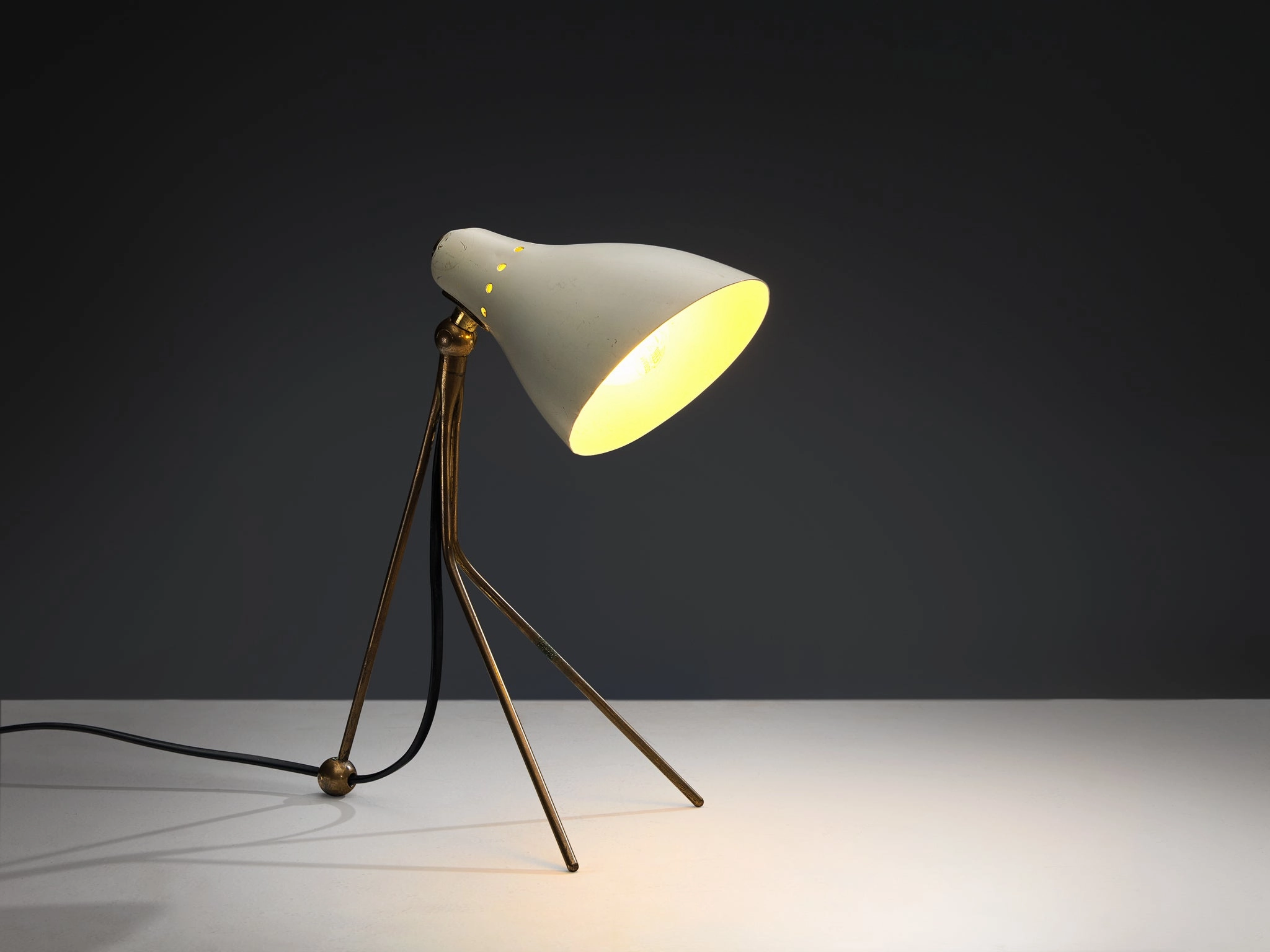 1950s Mid-Century Modern Italian Desk Lamp in Brass with Perforated Shade Knife Set,Kitchen Knives