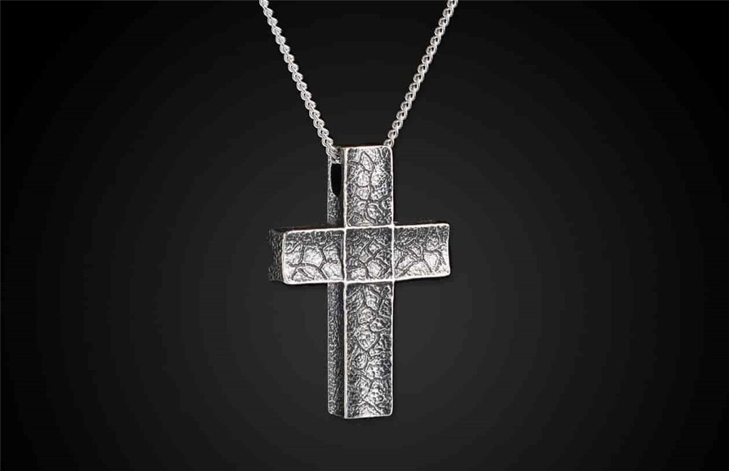 'Unum' Sterling Silver Hand-Cut Patterned Cross Pendant Necklace
