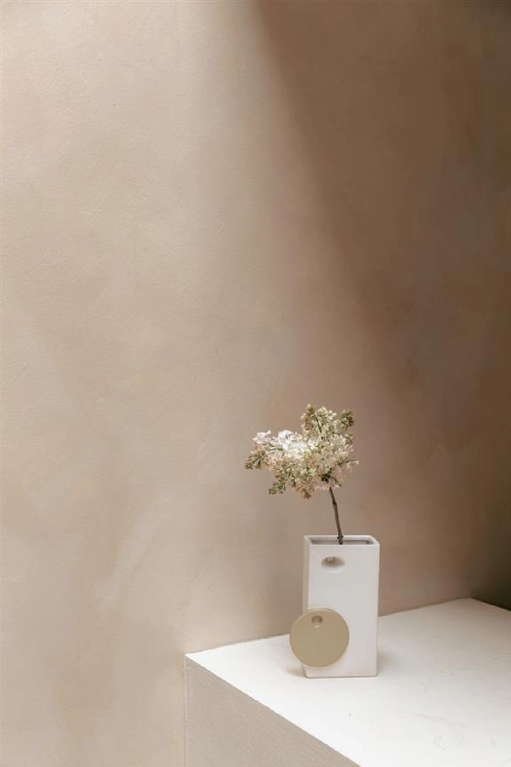 Beige Ceramic Vase | Zuiver Bloomer