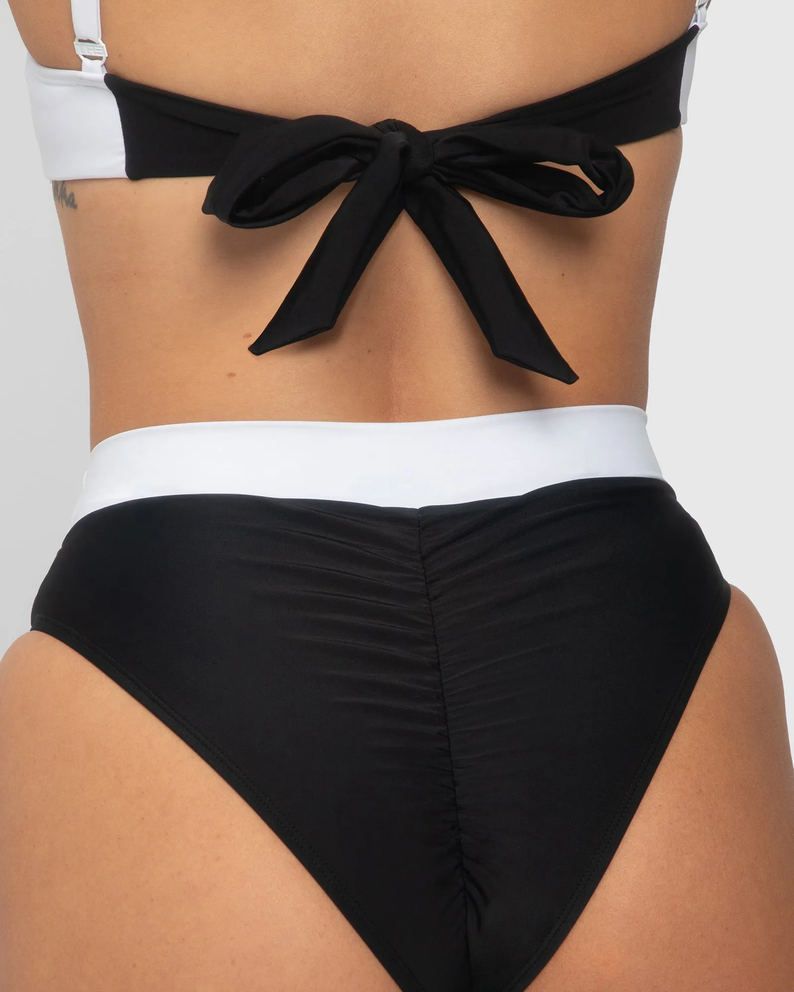 Brazilian Ruched Back Kini Bottom - Black/White