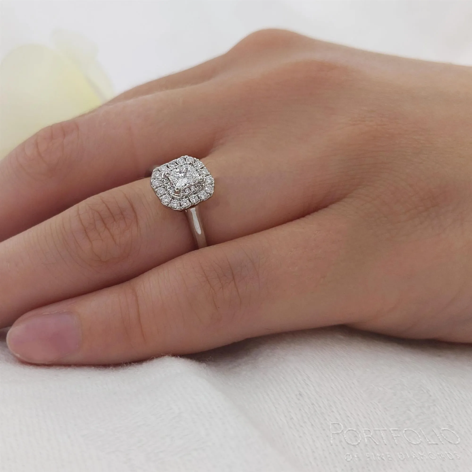 Cluster 0.40ct F VVS2 Diamond Platinum Ring