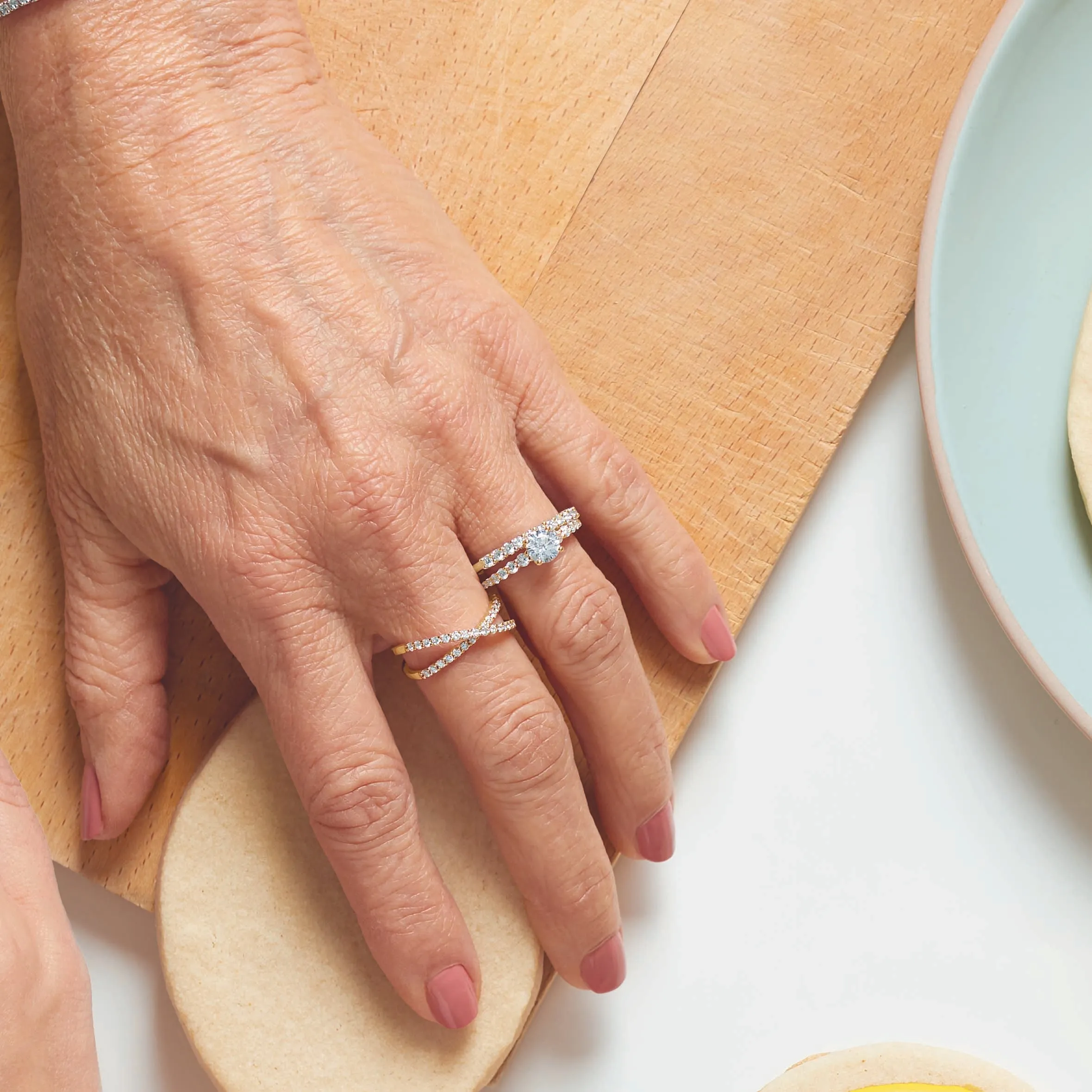 Criss Cross Round Diamond Band
