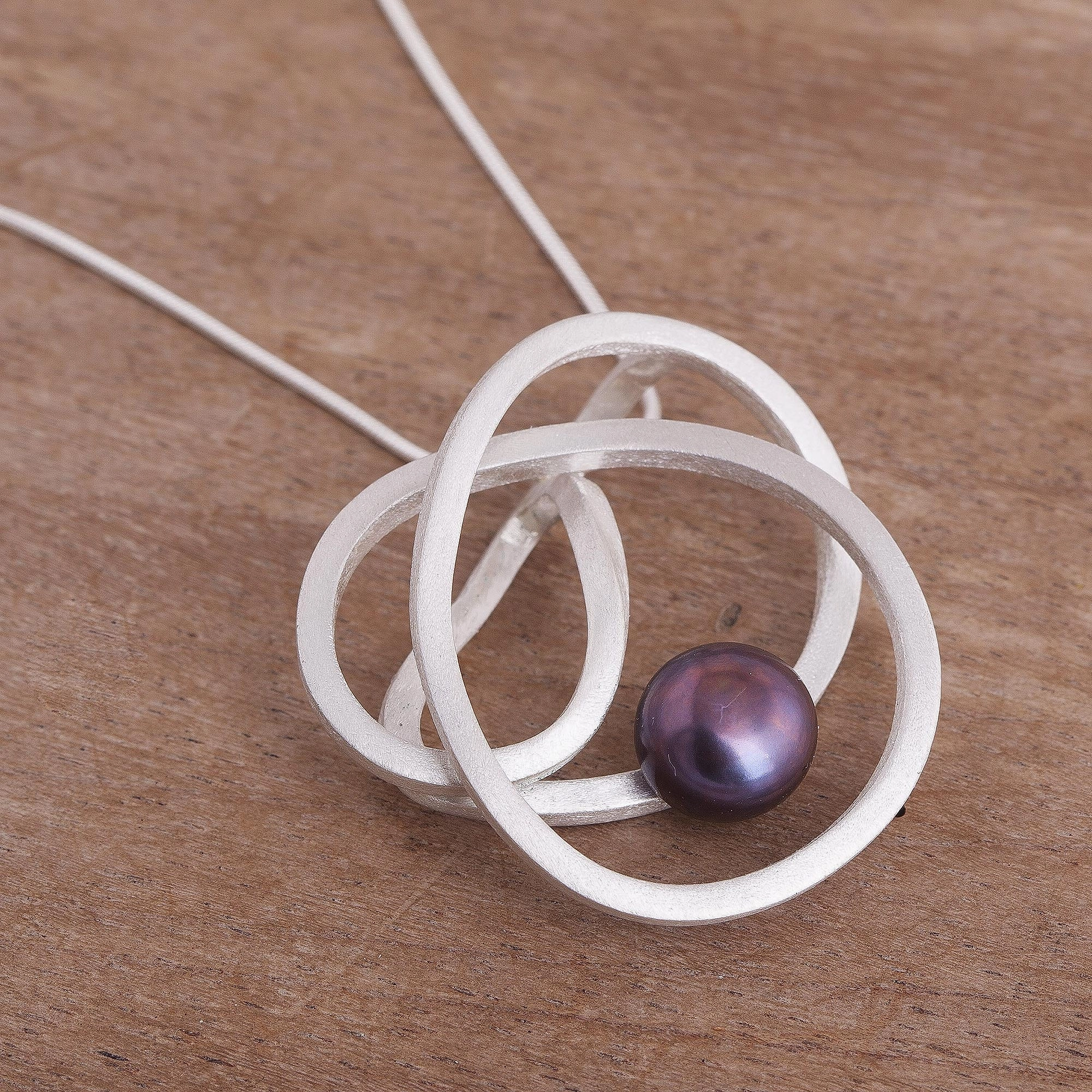 Dark Amazon Nest Modern Silver Necklace with a Dark Grey Cultured Pearl