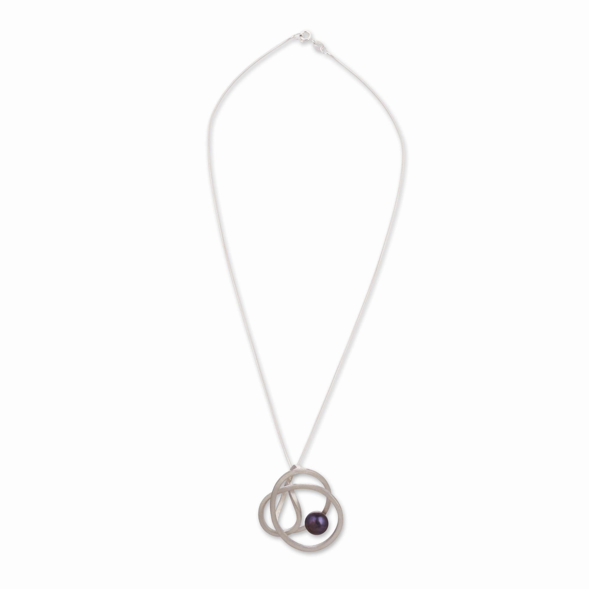 Dark Amazon Nest Modern Silver Necklace with a Dark Grey Cultured Pearl