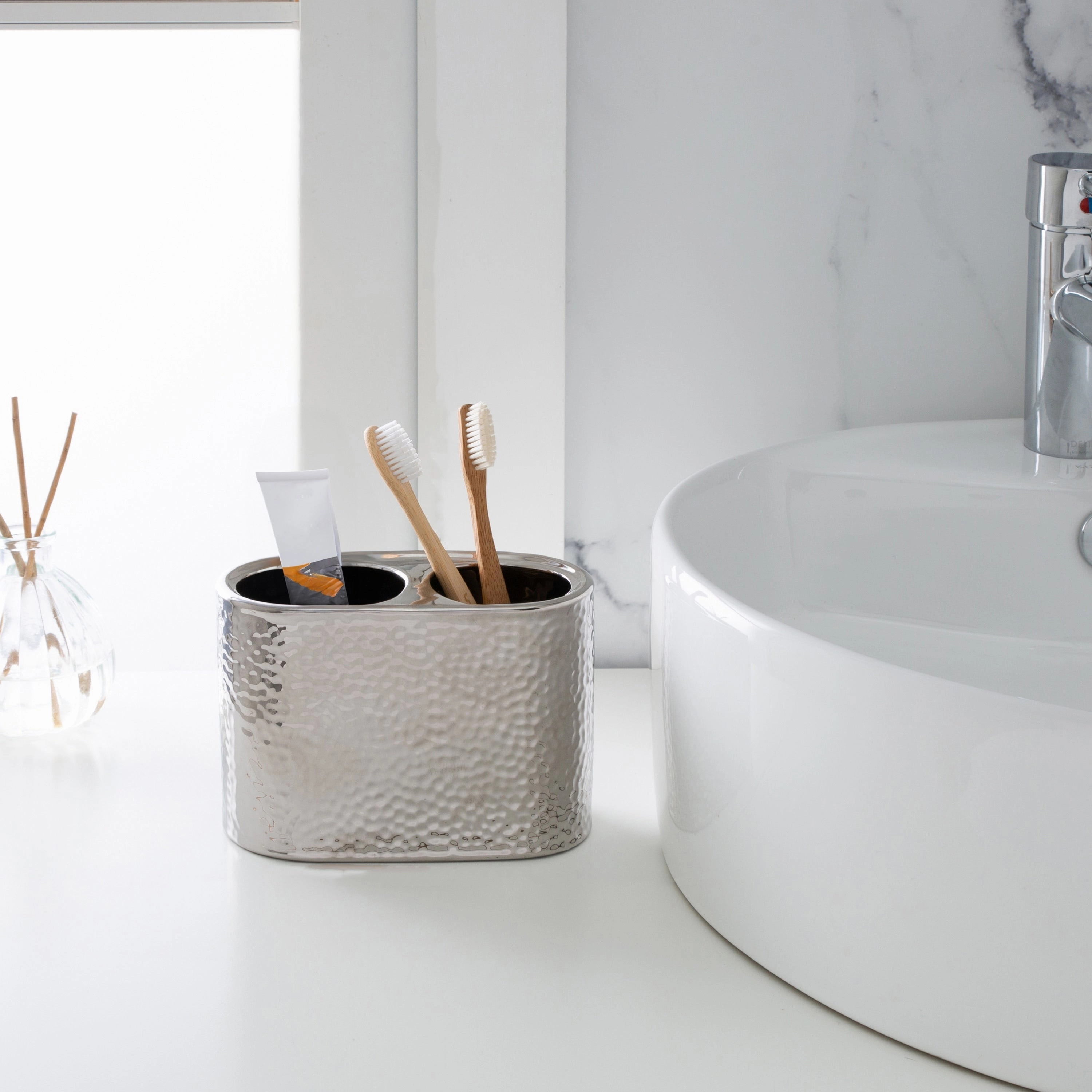 Elle Dcor Hammered Metallic Ceramic Toothbrush Holder - Silver - 7"x 3.15"x 4.3"