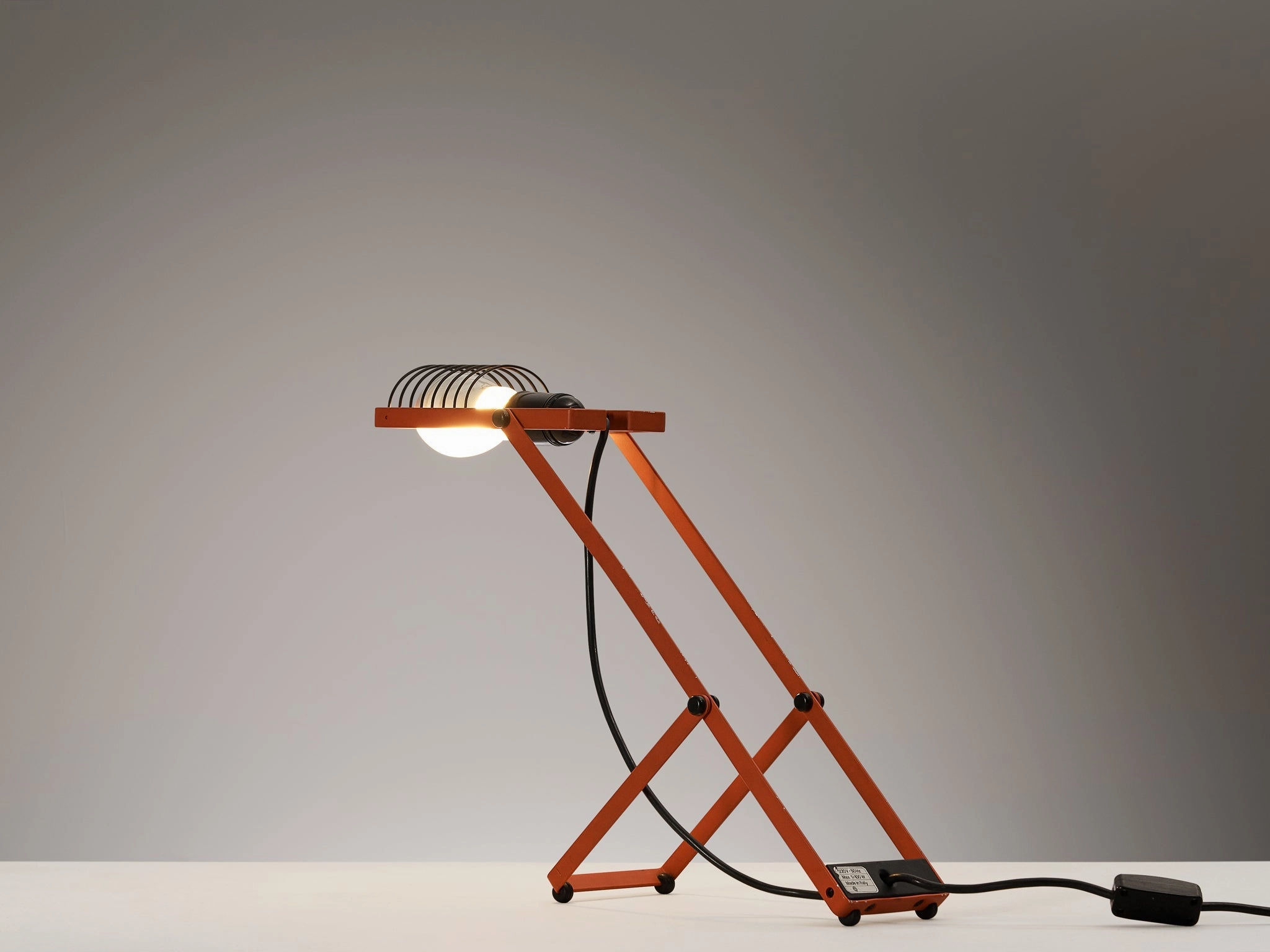 Ernesto Gismondi for Artemide Table Lamp 'Sintesi' in Red