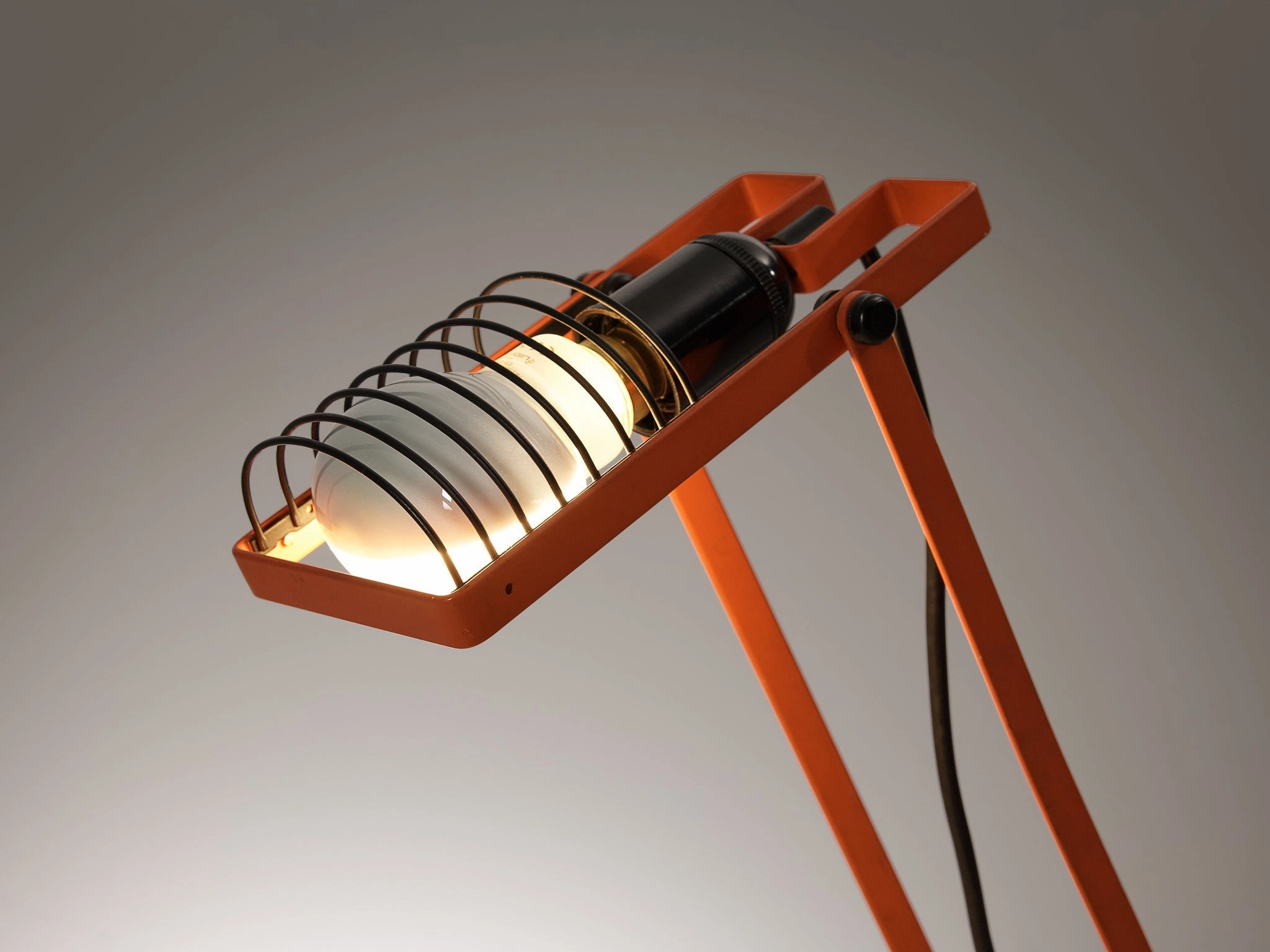 Ernesto Gismondi for Artemide Table Lamp 'Sintesi' in Red