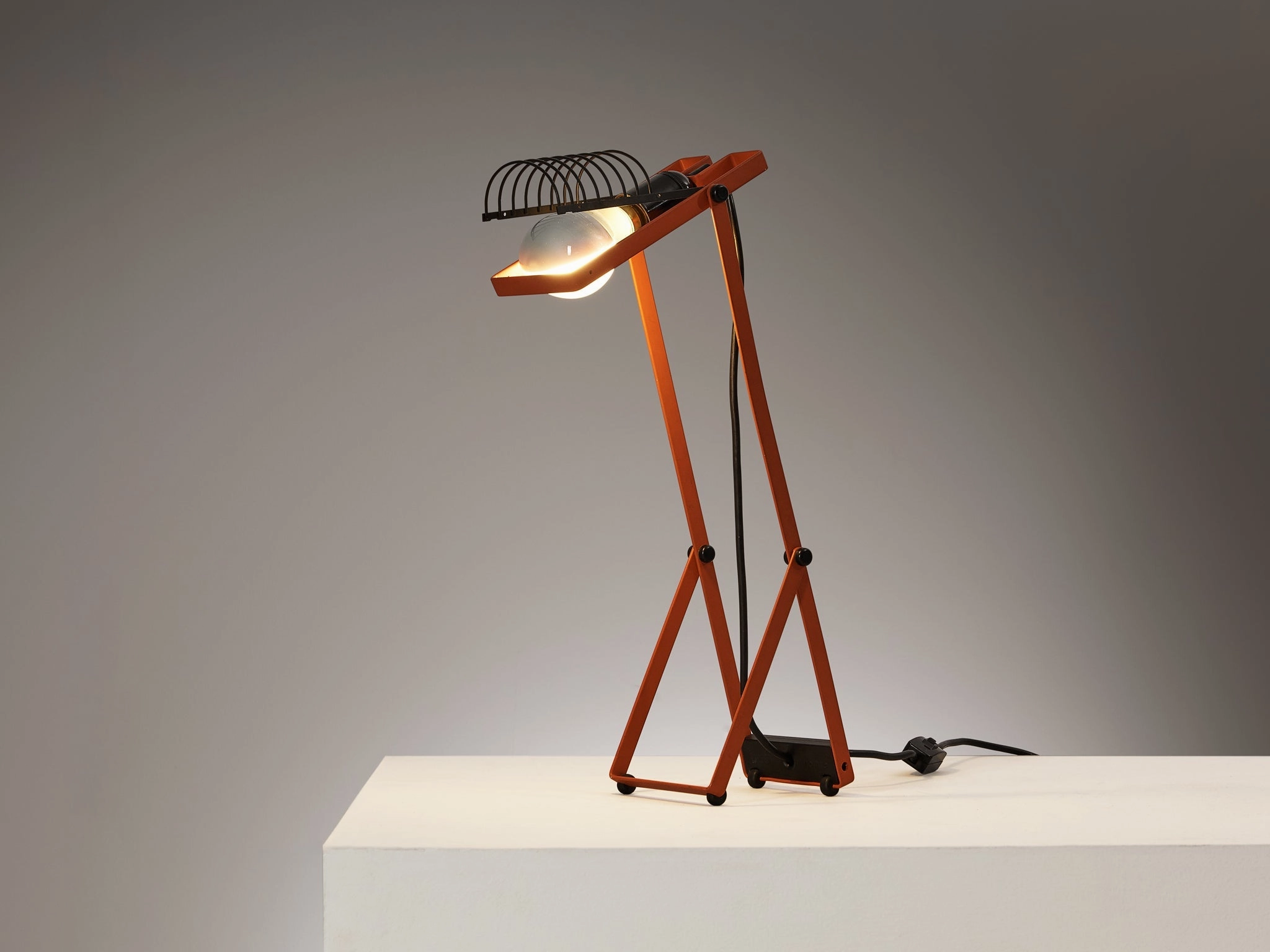Ernesto Gismondi for Artemide Table Lamp 'Sintesi' in Red