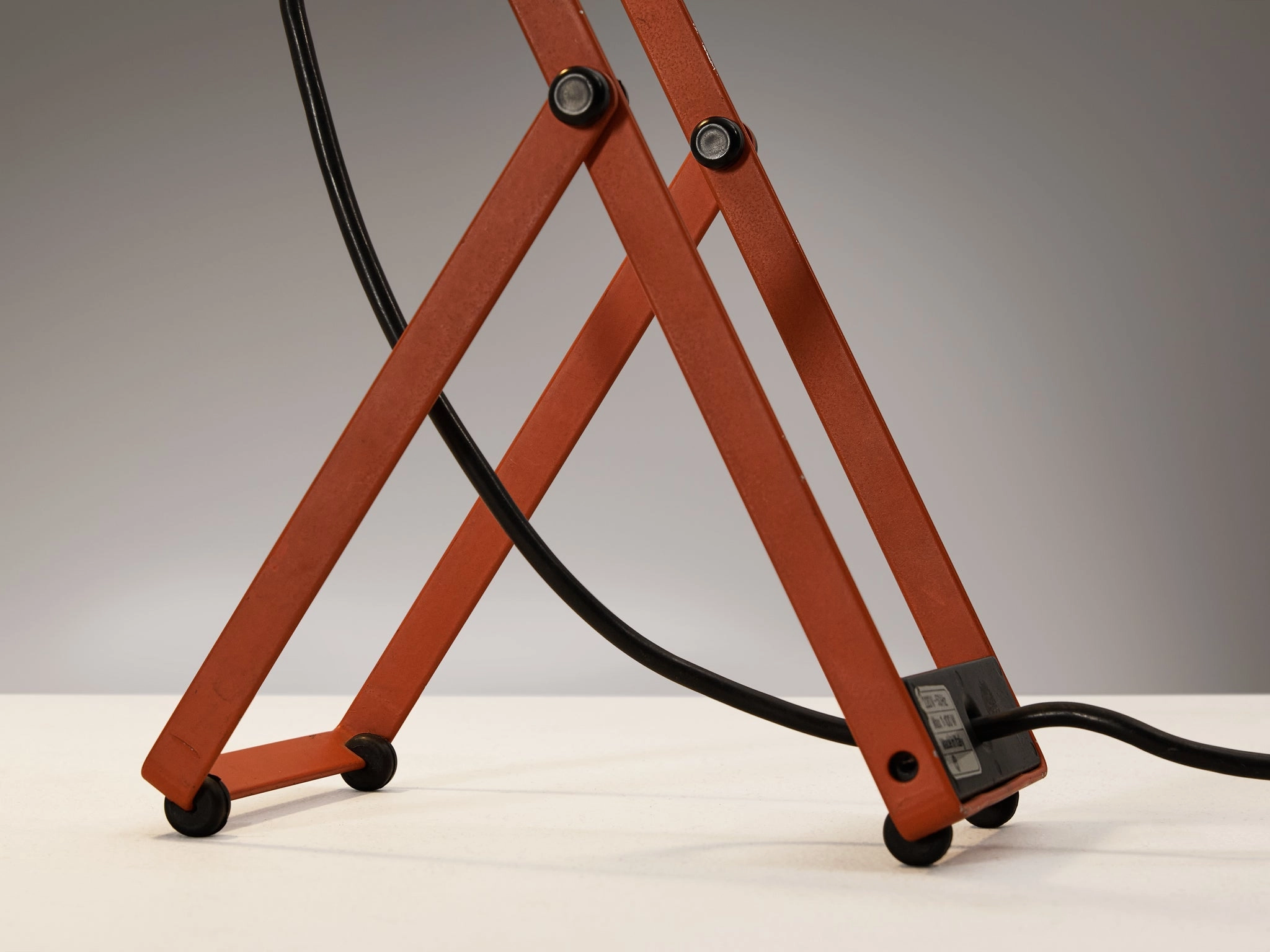 Ernesto Gismondi for Artemide Table Lamp 'Sintesi' in Red