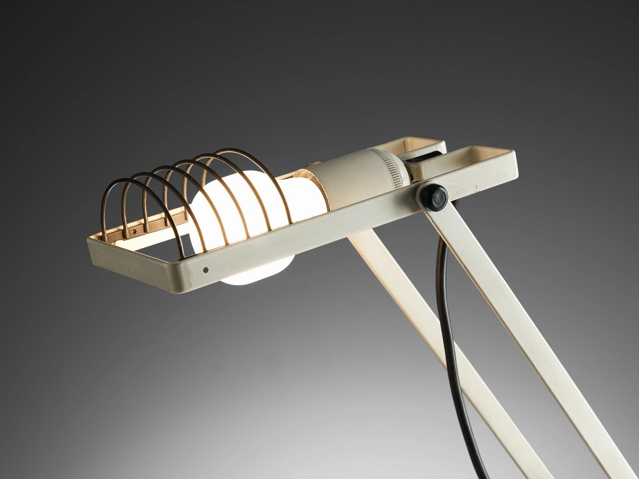 Ernesto Gismondi for Artemide Table Lamp 'Sintesi Tavolo' in White Steel