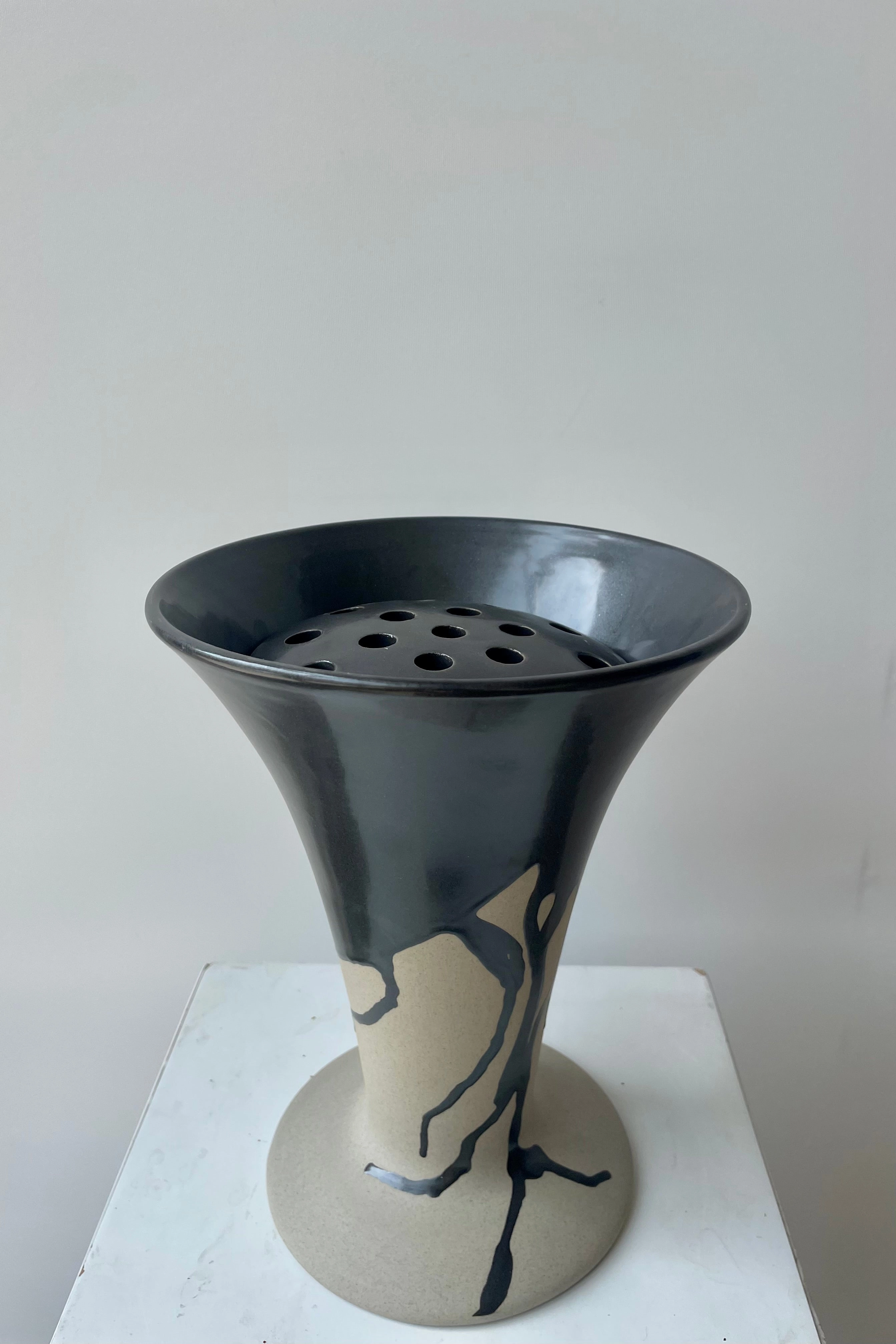 Flores Vase Sand/Black