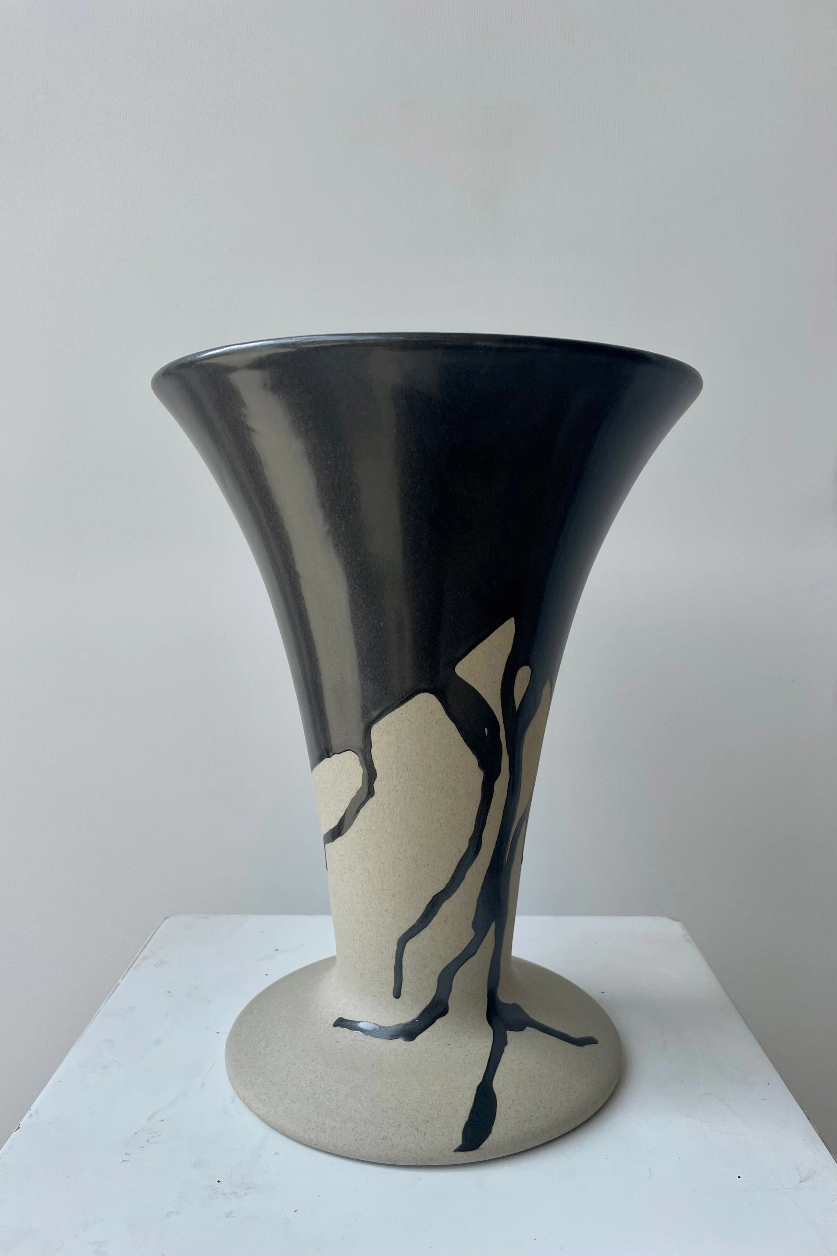 Flores Vase Sand/Black