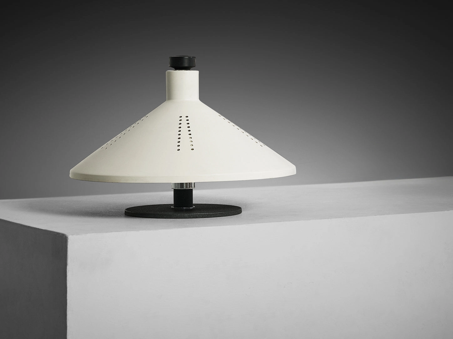 Gino Sarfatti for Arteluce '609' Table Lamp in White Aluminum and Cast Iron