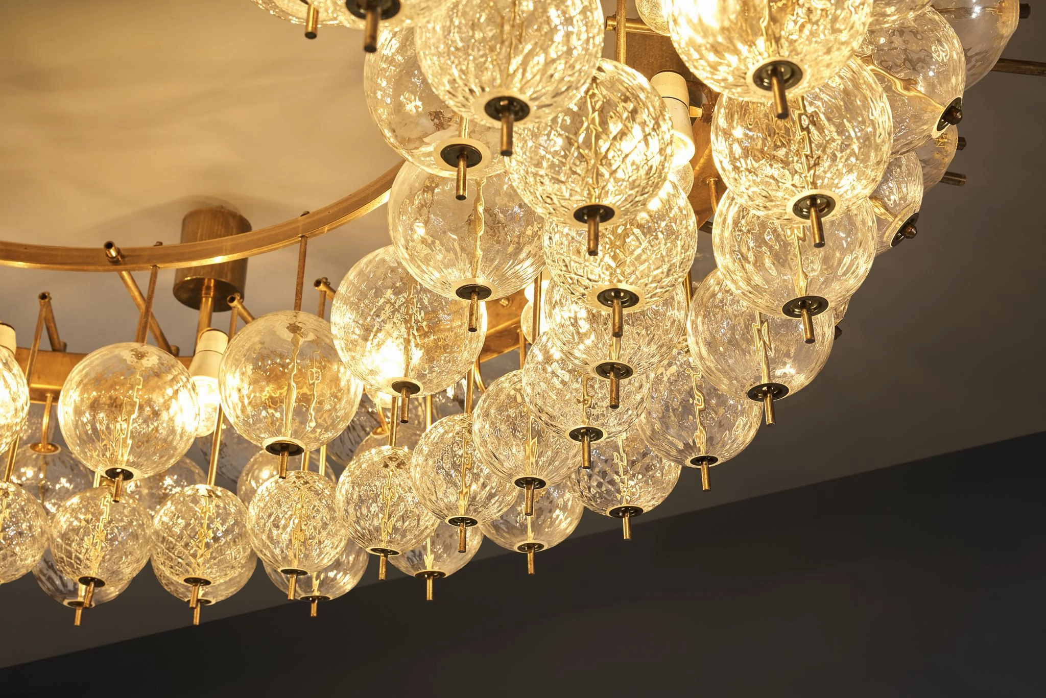 Grand Chandelier in Brass and Ribbed Glass Spheres 153cm/60in