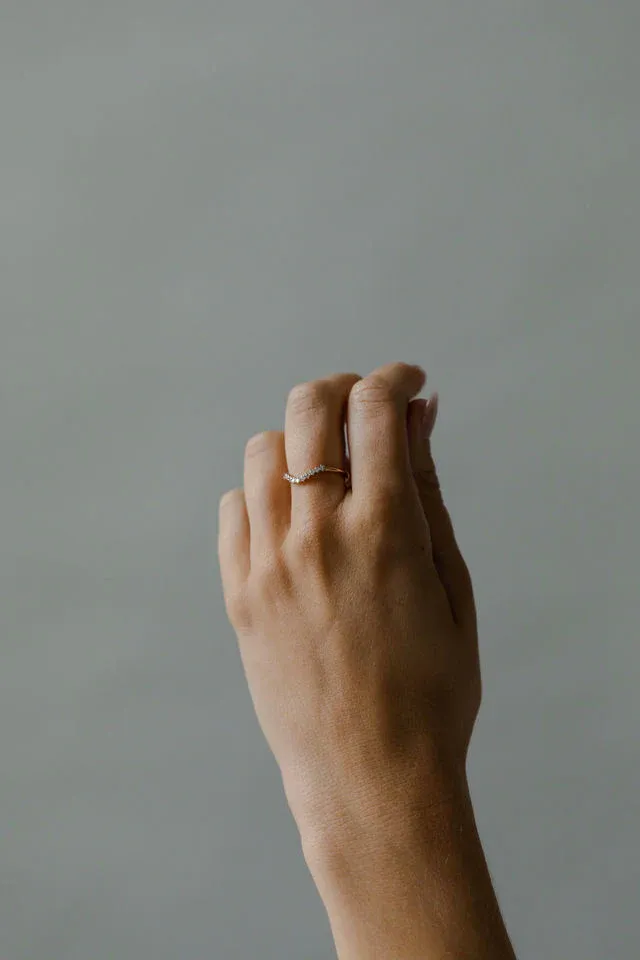 'Ida' Diamond Curved Band
