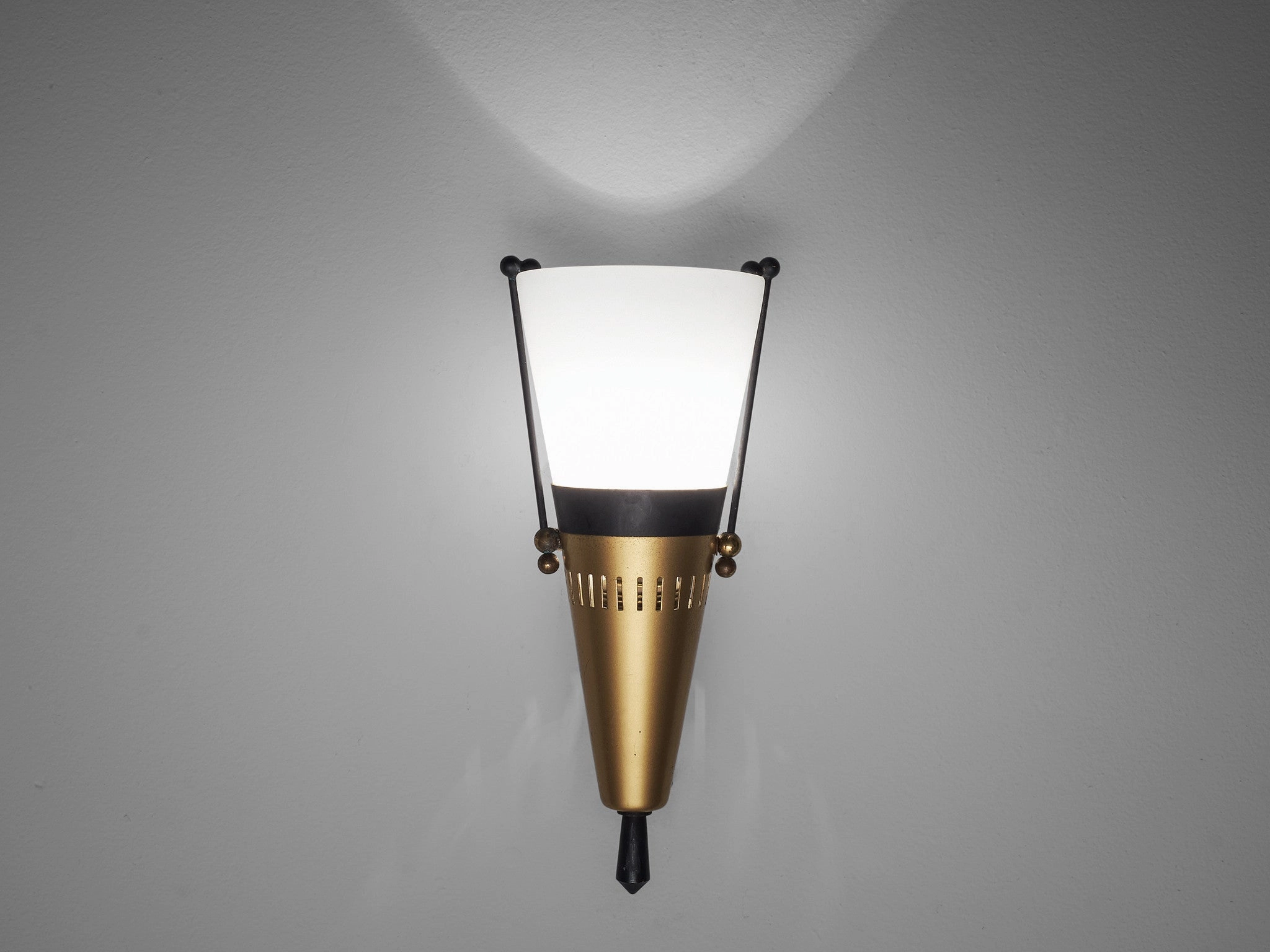 Italian Mid-Century Wall Light in Brass and White Glass