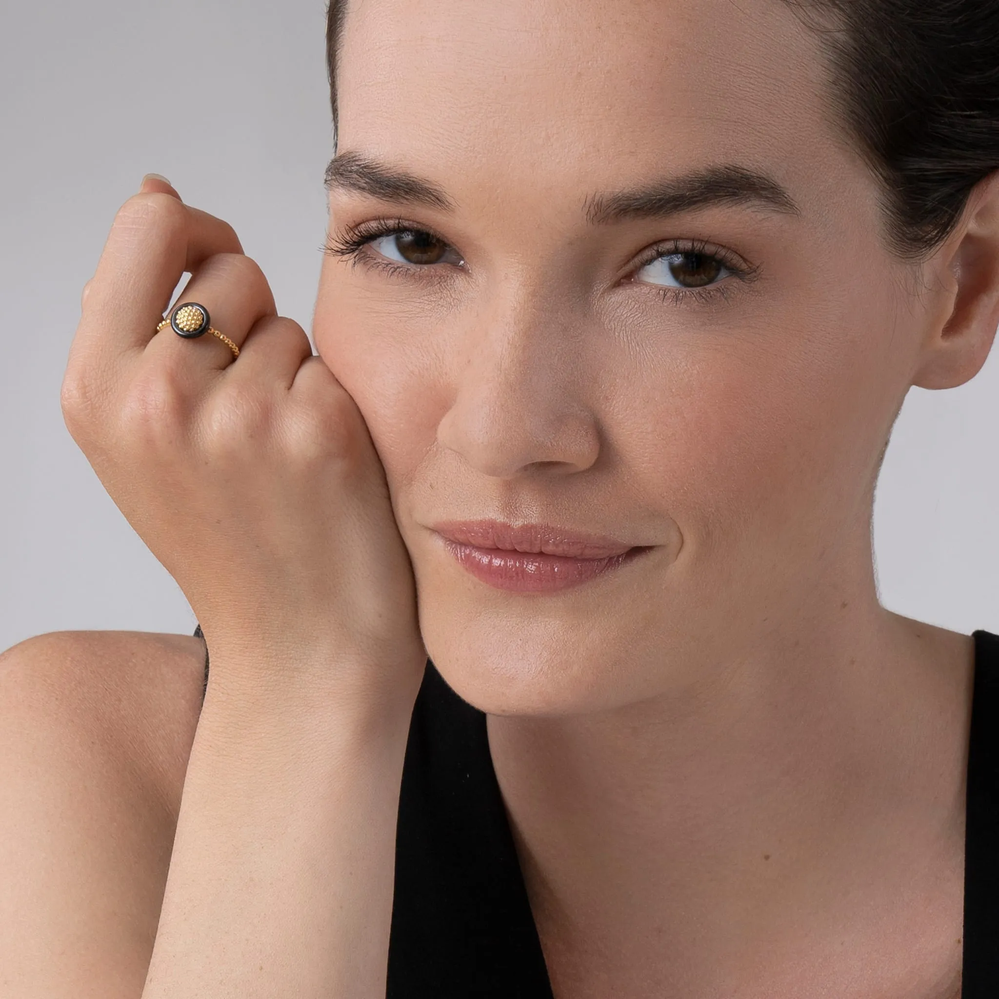 Meridian 18K Gold Caviar Black Ceramic Ring