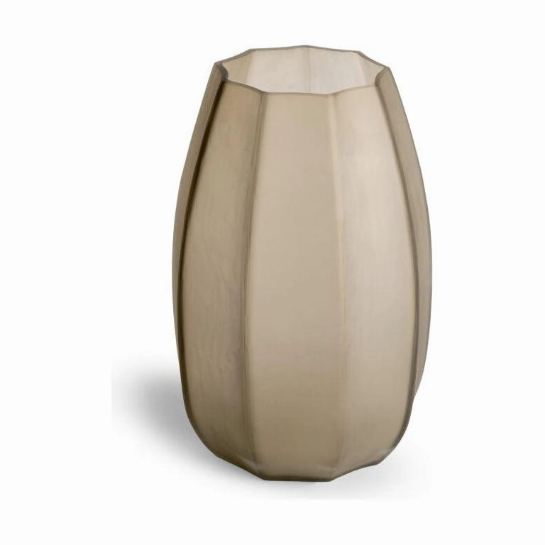 Nadia Vase