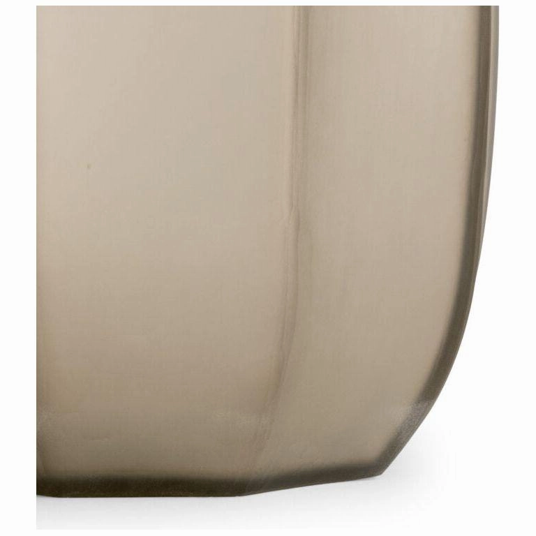 Nadia Vase
