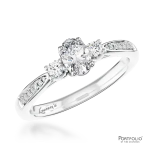 Petite Memoire Oval  StoneThree Stone 0.20ct F VS Diamond Platinum Ring