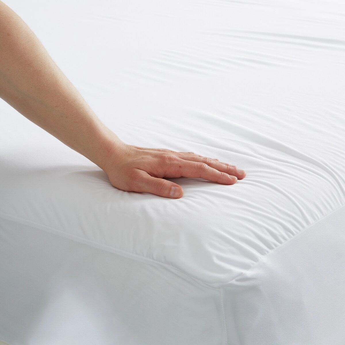 Premium Noiseless Waterproof Jersey Mattress Protector - White