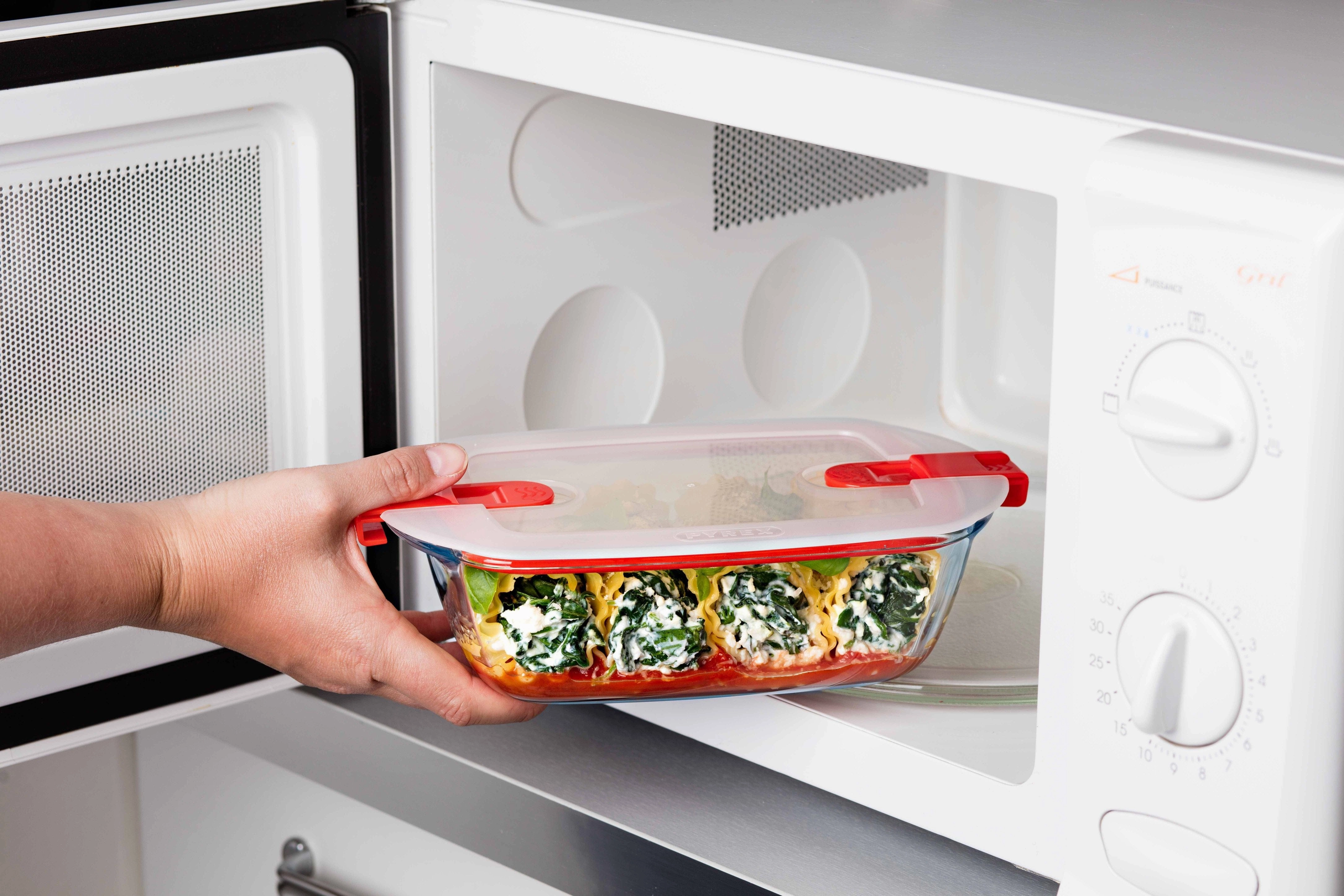 Pyrex Rectangle Dish With Lid 1.1L