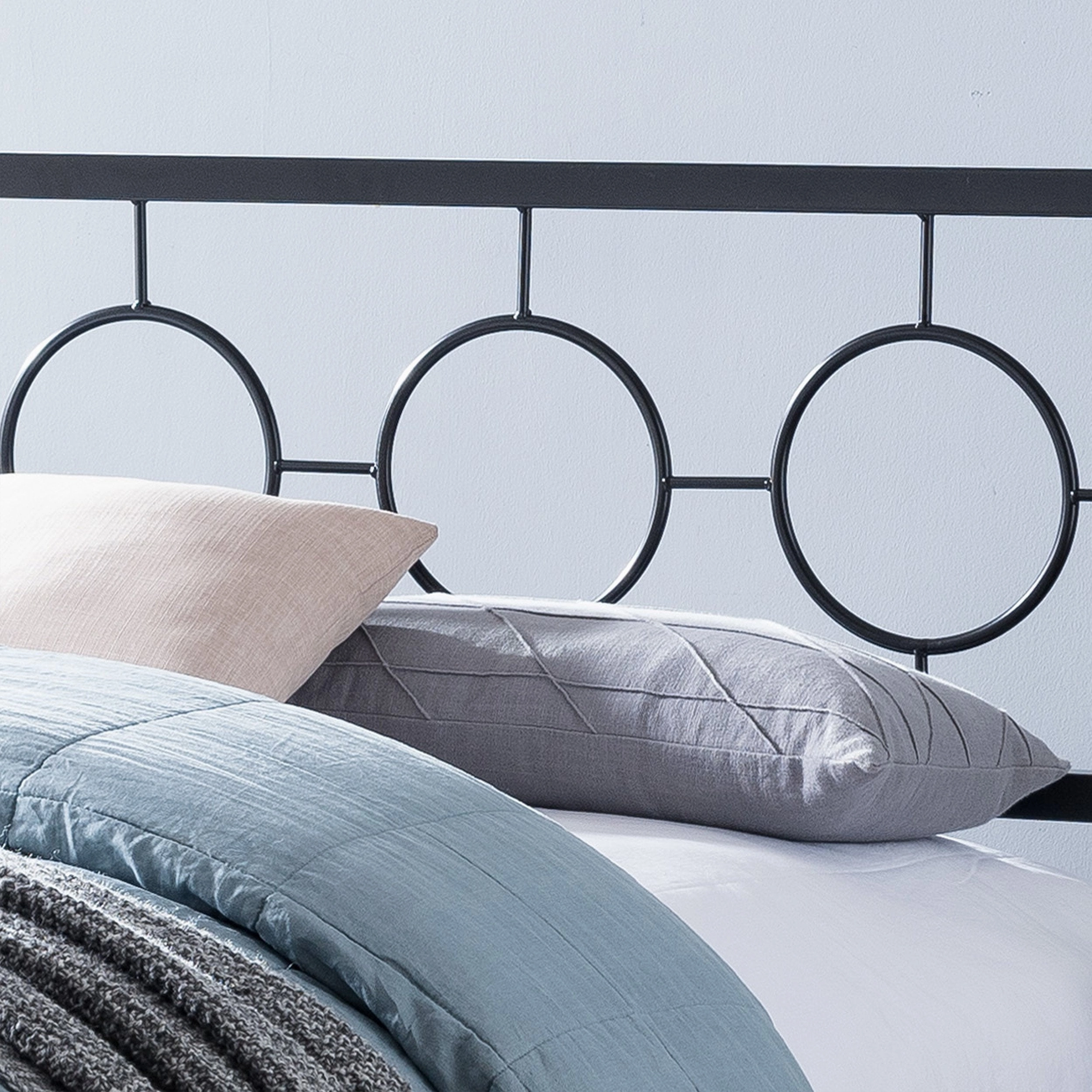 Queen-Size Geometric Platform Bed Frame, Iron, Modern,  Low-Profile - NH585703