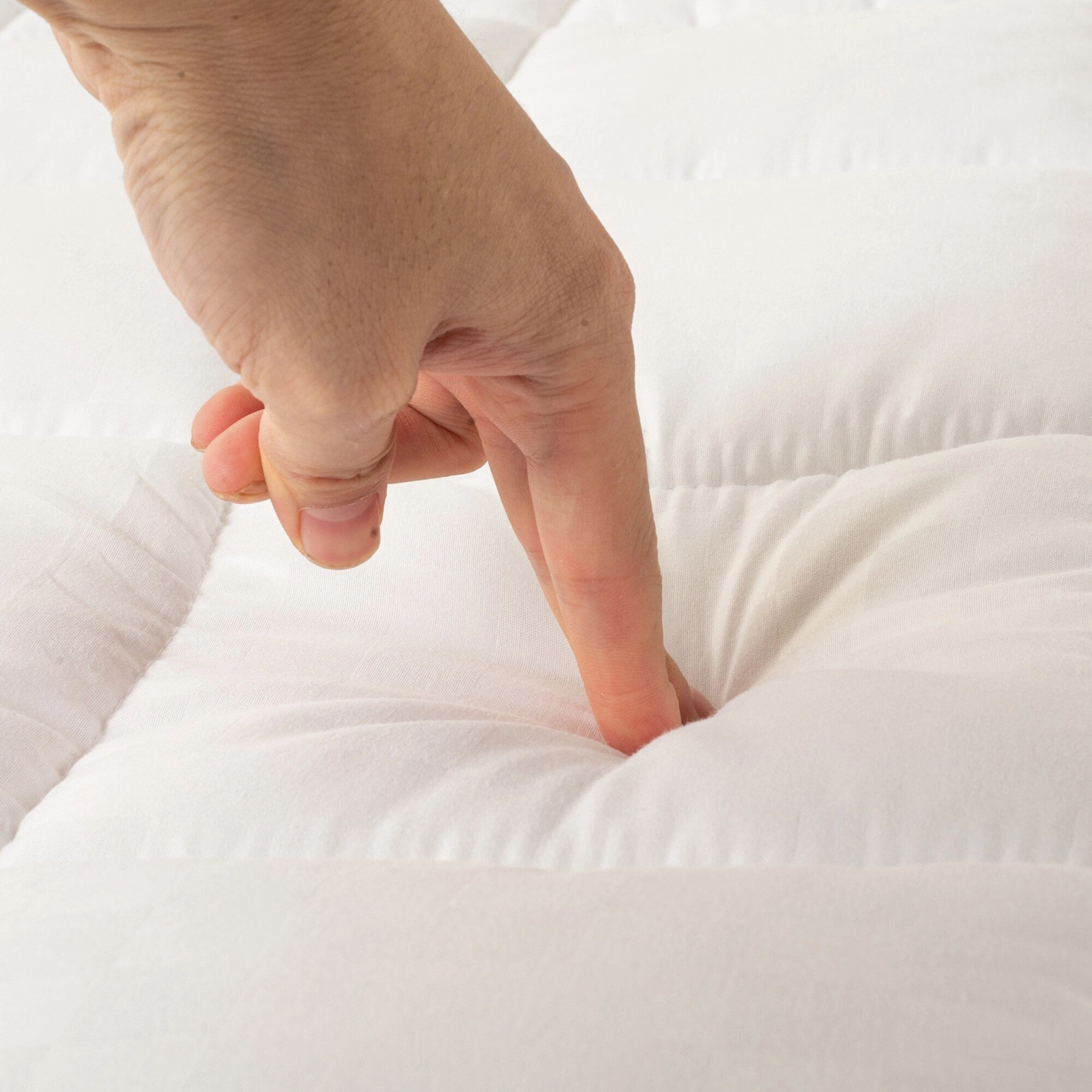 Quilted Mattress Pad  Fitted Elastic Protector, Cover Stretches up to 18 Inches Deep Pocket - Machine Washable Topper - White