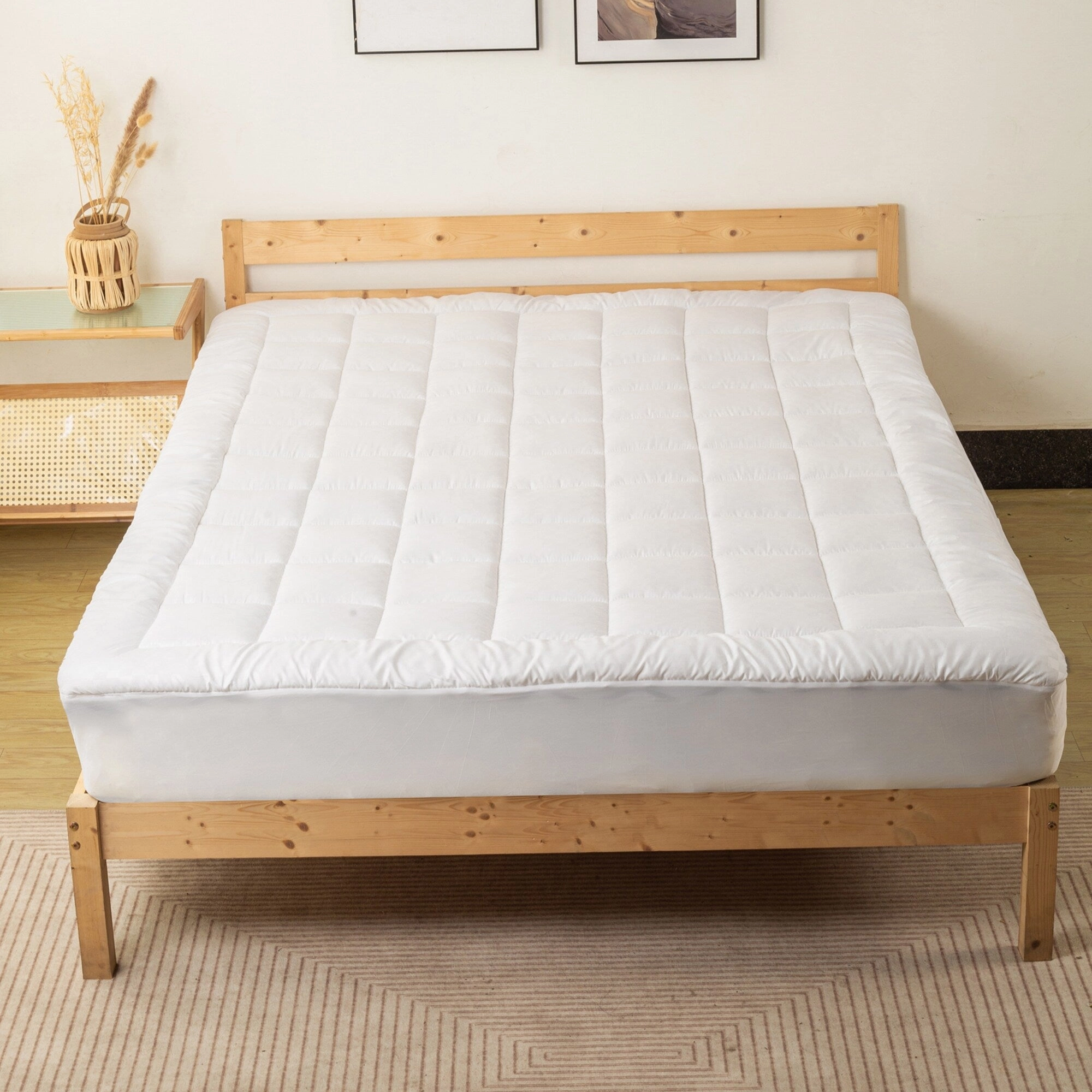 Quilted Mattress Pad  Fitted Elastic Protector, Cover Stretches up to 18 Inches Deep Pocket - Machine Washable Topper - White mattress pads,mattress topper,bed protection