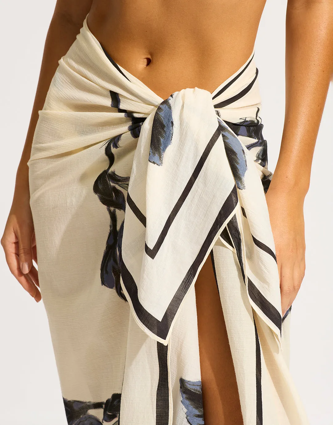 Rococo Sarong - Black