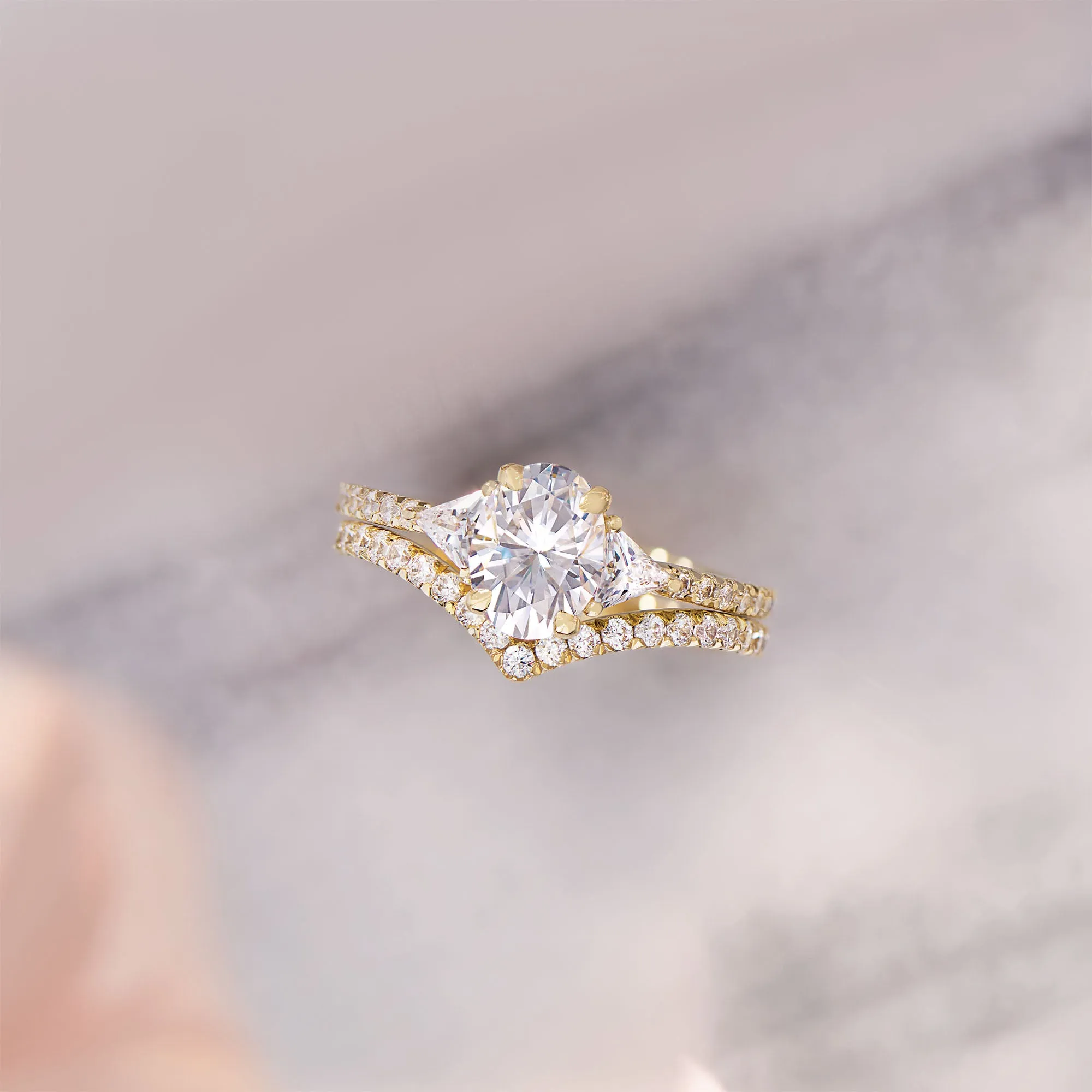 Round Diamond V Shape Contour Band