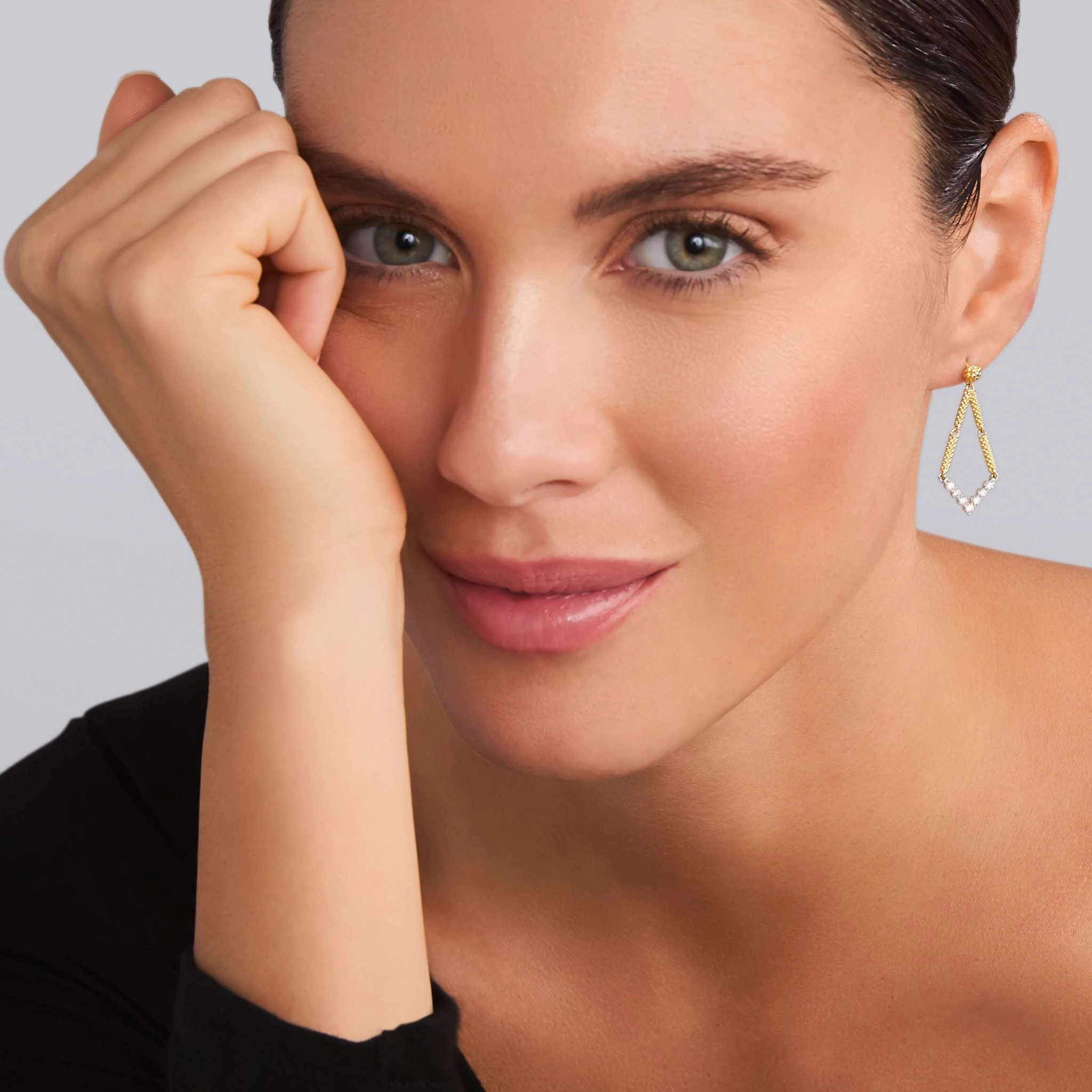 Signature Caviar Petite Superfine Diamond Drop Earrings