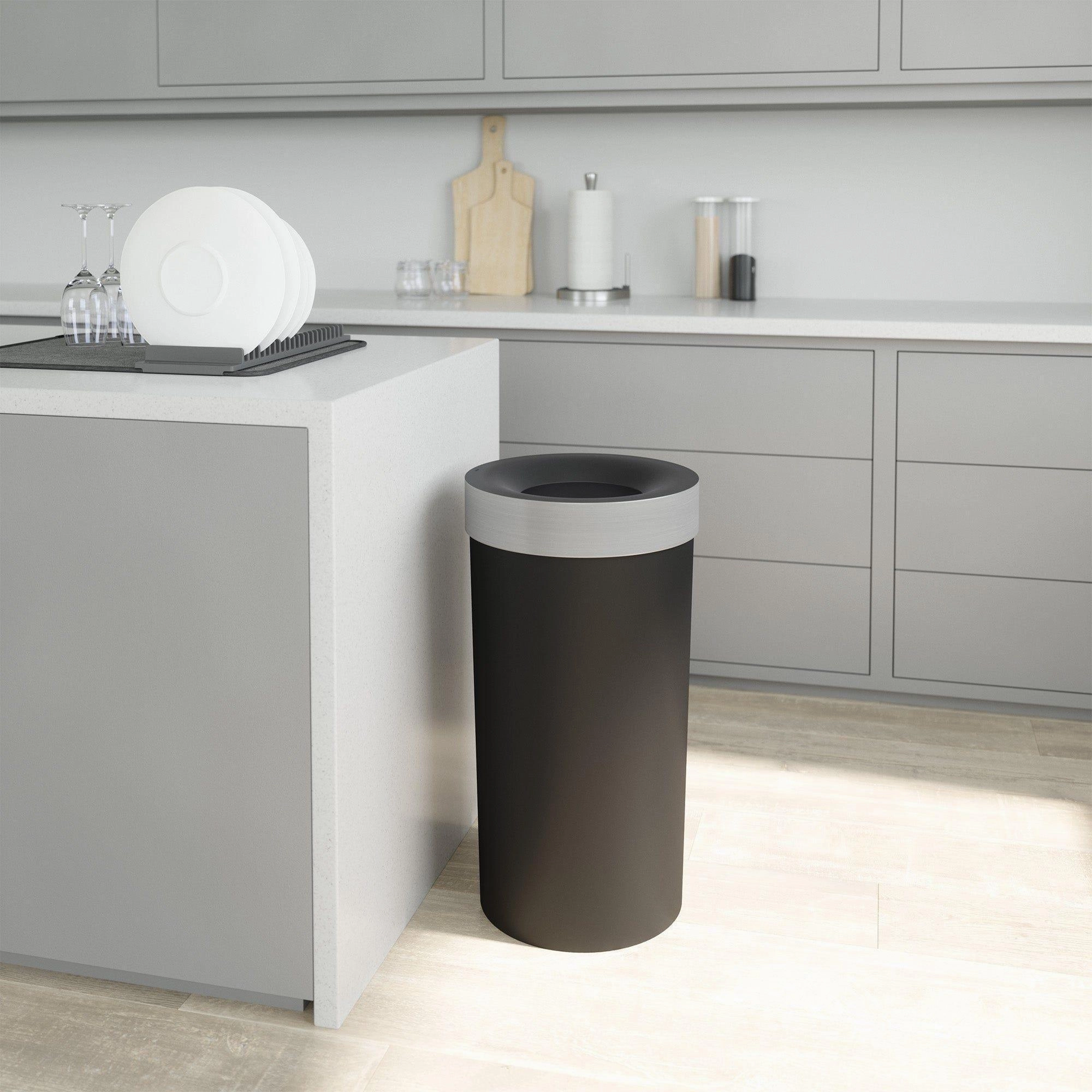 Vento 16.5 Gallon (62L) Trash Can