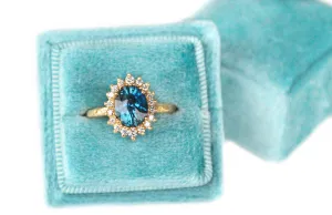 Vintage Rosetta w/2.02ct Teal Sapphire