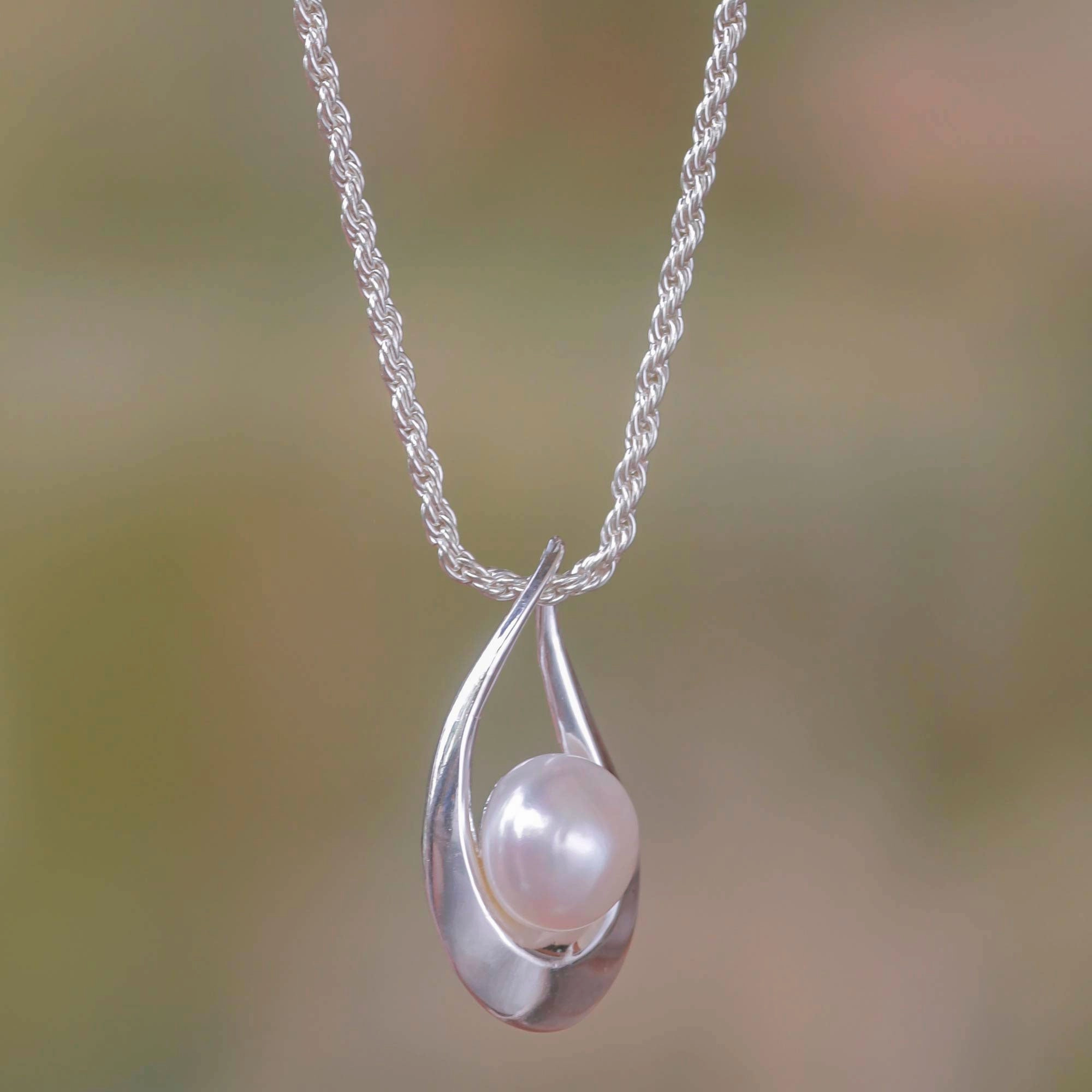 White Symphony Pearl and Silver Pendant Necklace