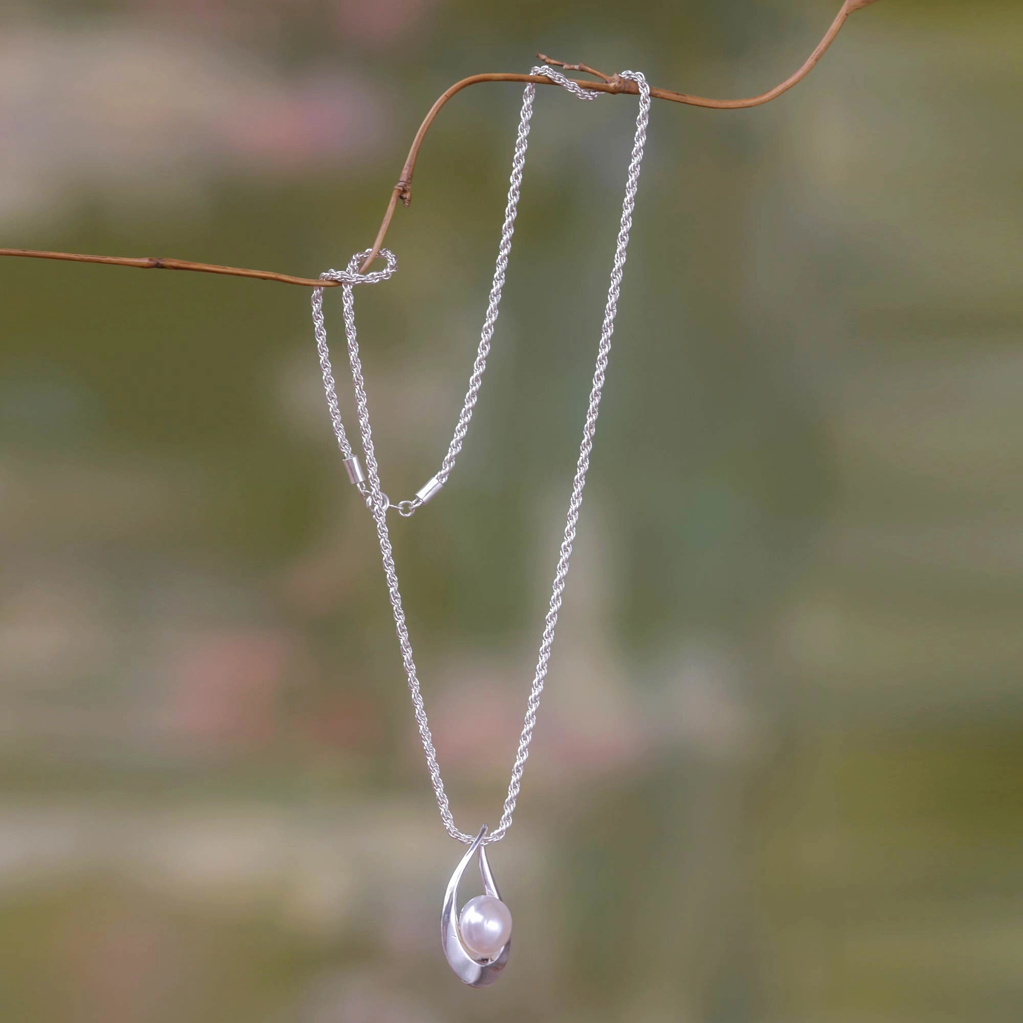 White Symphony Pearl and Silver Pendant Necklace